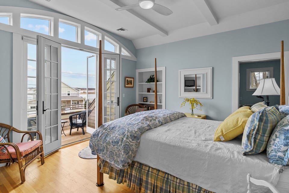 Upstairs Master Suite with King Bed