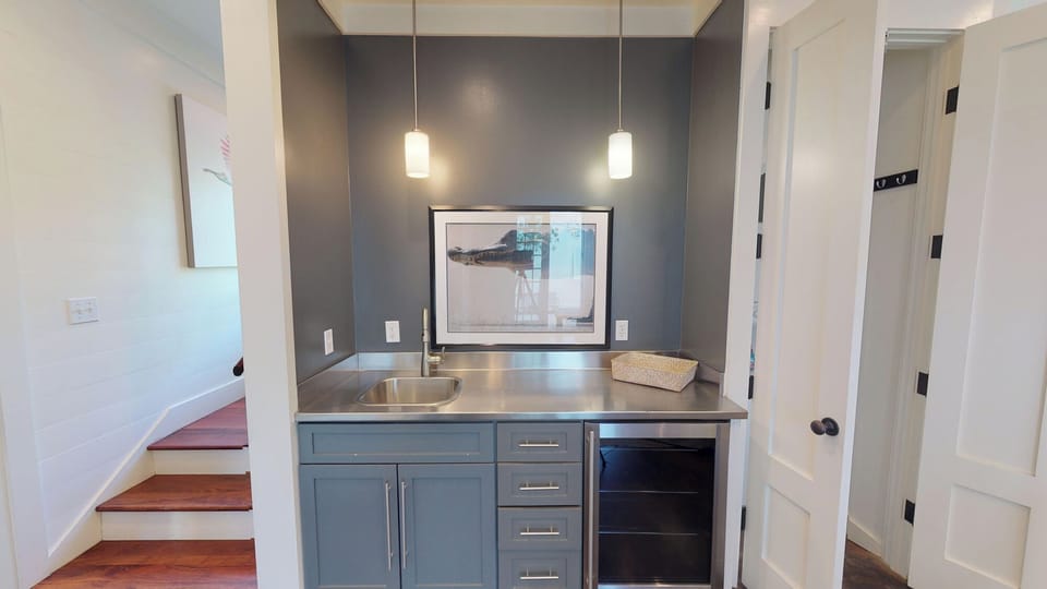 First Floor: Wet Bar
