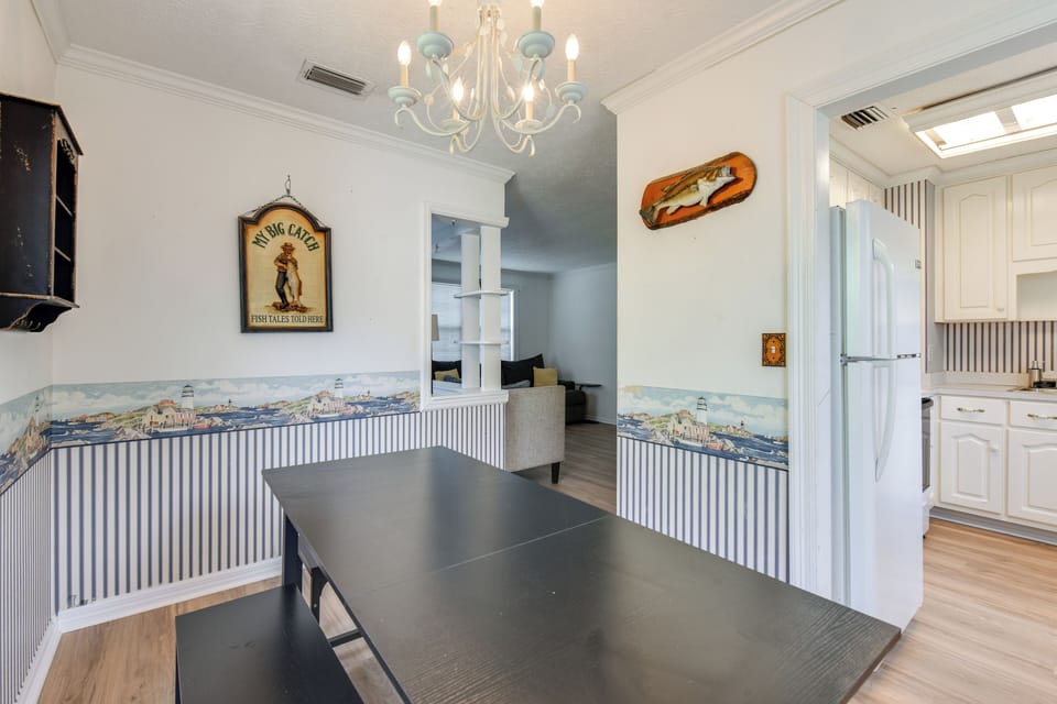 Dining Room | Dishware/Flatware Provided