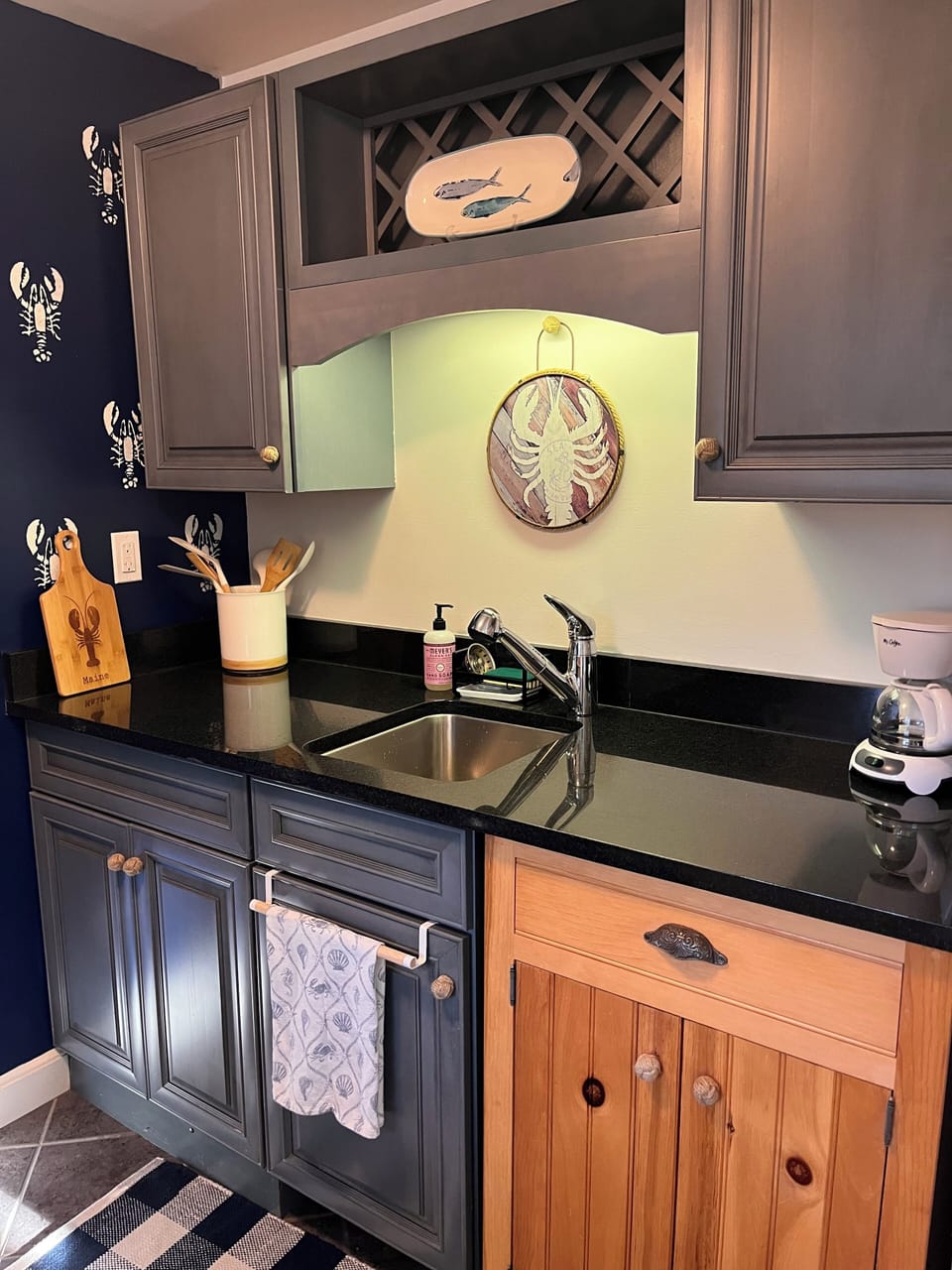 Kitchen with many amenities