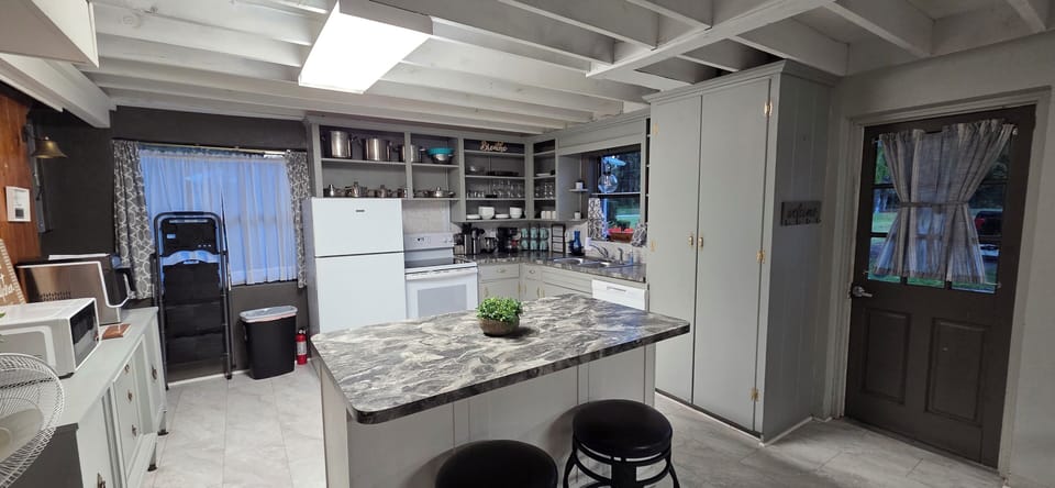Fully equipped kitchen