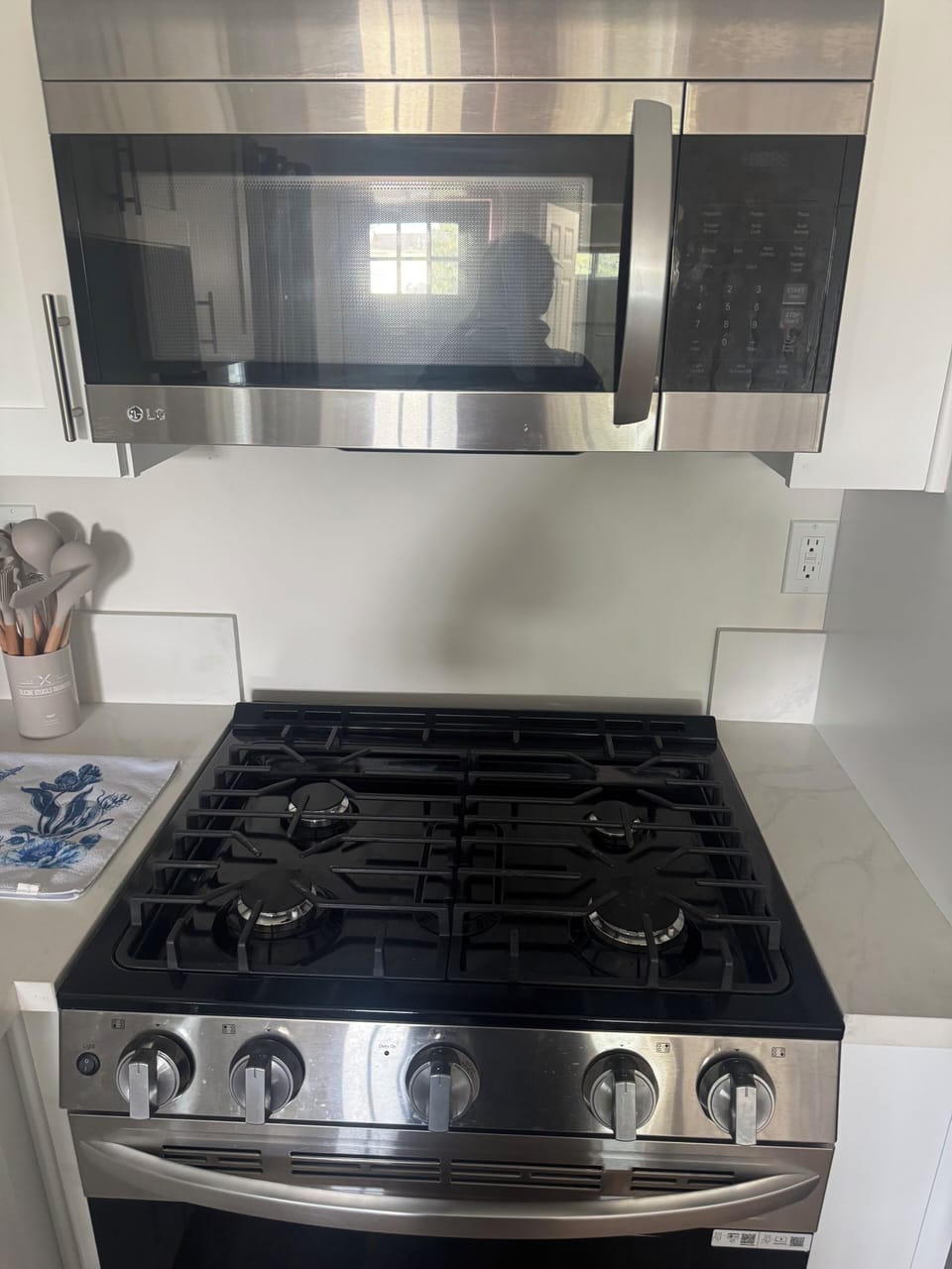 Pots & Pans provided