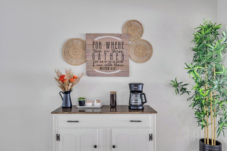 A cozy coffee nook, adorned with a classic drip coffee maker.  It's a charming setup, perfect for savoring that morning brew in traditional comfort.