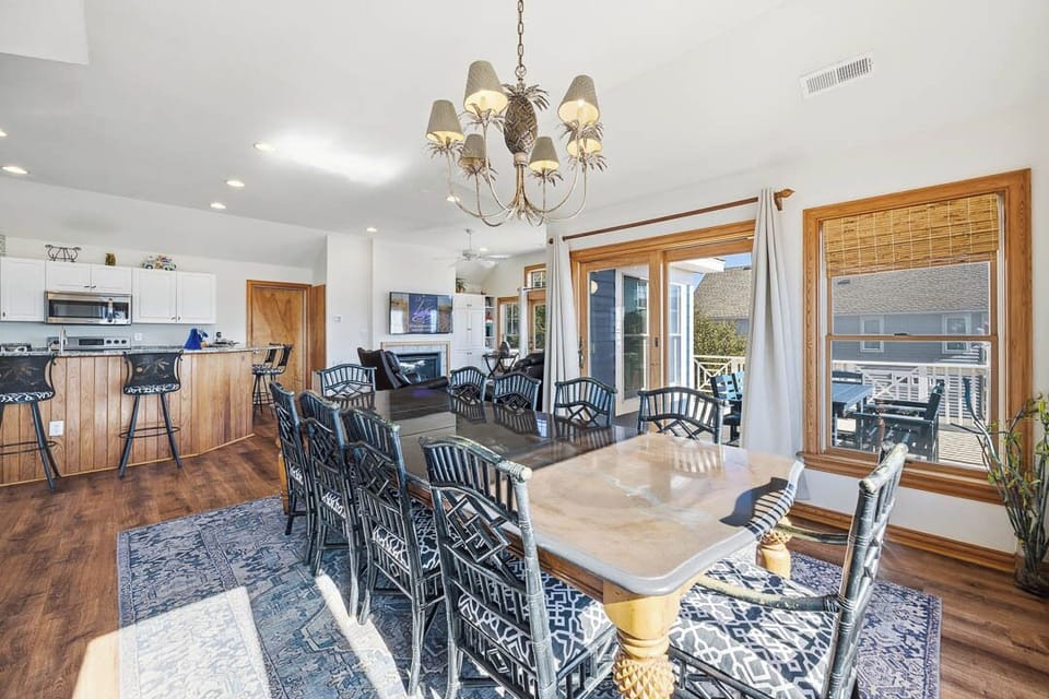 Top-Level Dining Room with Table (seats 10)