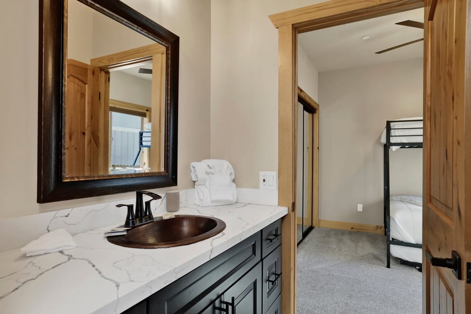 Guest bathroom, tub/shower combo