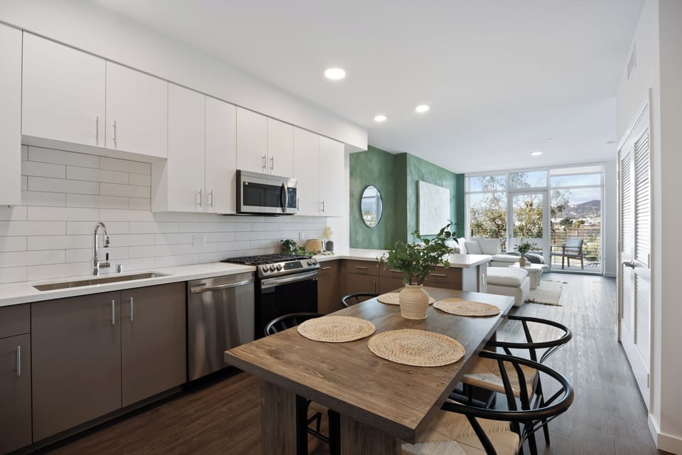 Kitchen & Dining Area