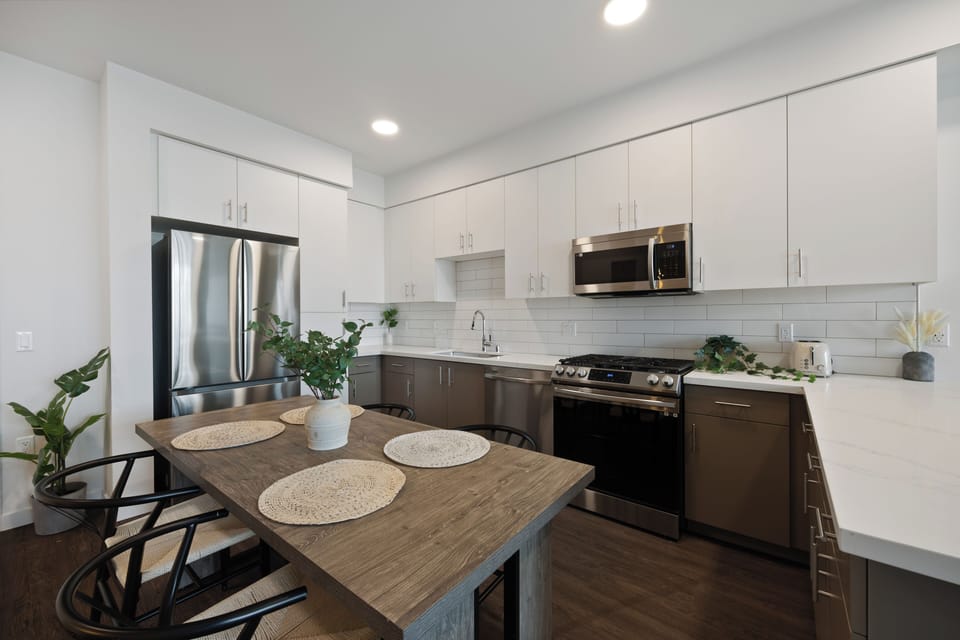Kitchen & Dining Area