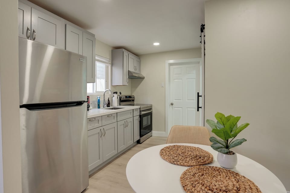 Kitchenette | Dining Area