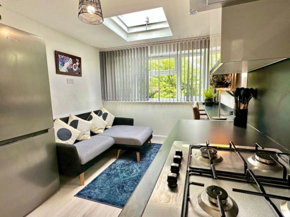 Modern kitchen and lounge with gas hob and bar seating