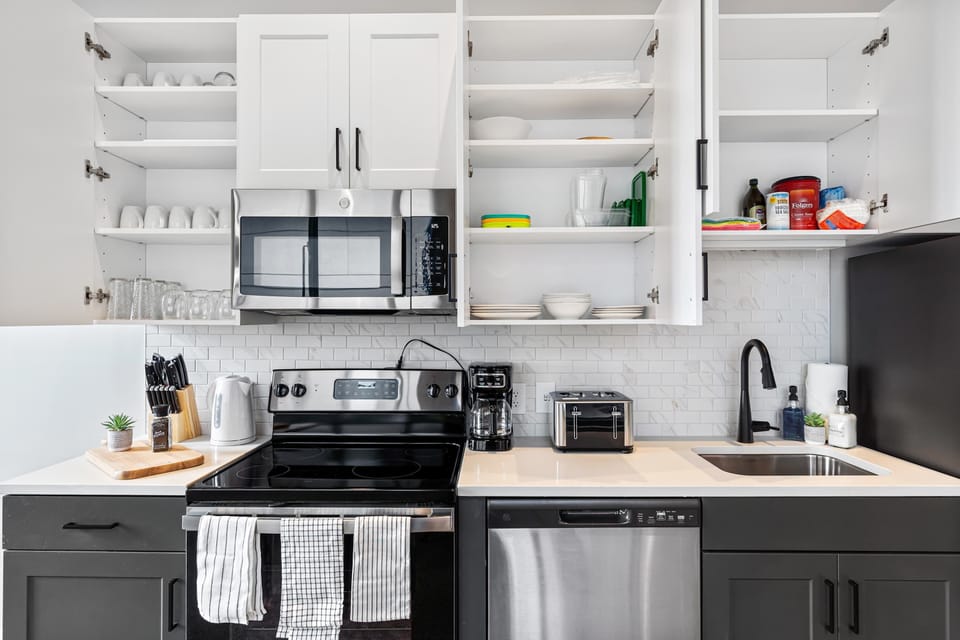 Unit 2: Fully equipped kitchen