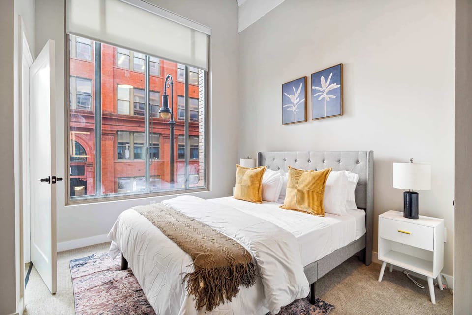 Unit 2: Bedroom 2 - Queen bed