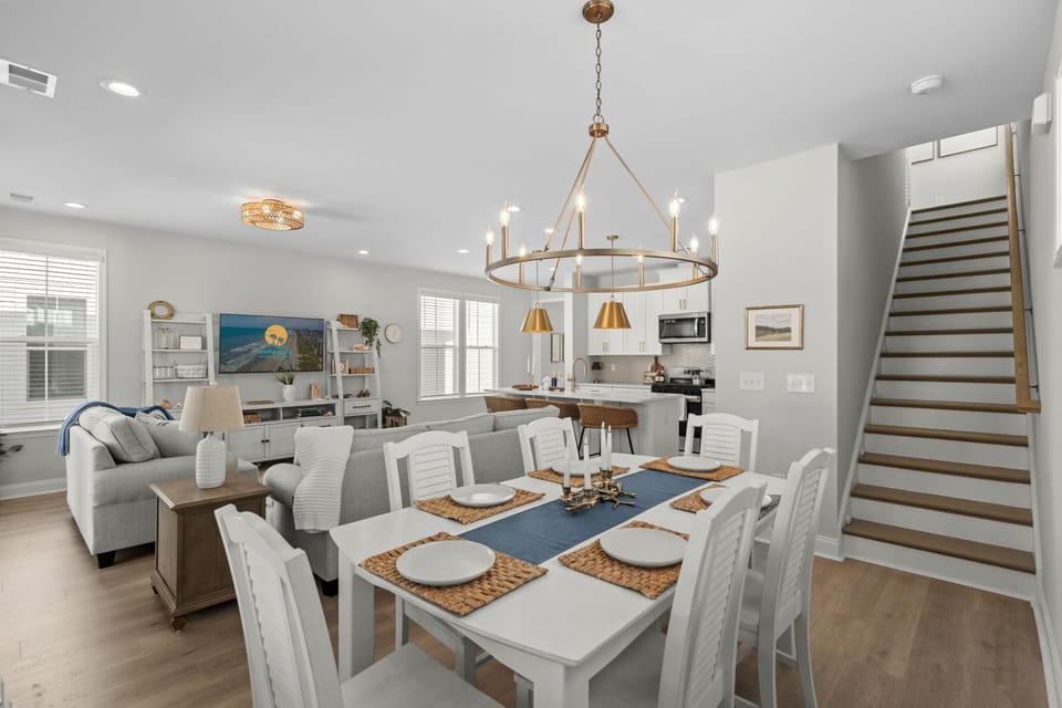 Elegant dining, perfect for six