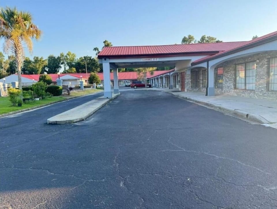 Pull up effortlessly to the covered entrance after a long day.