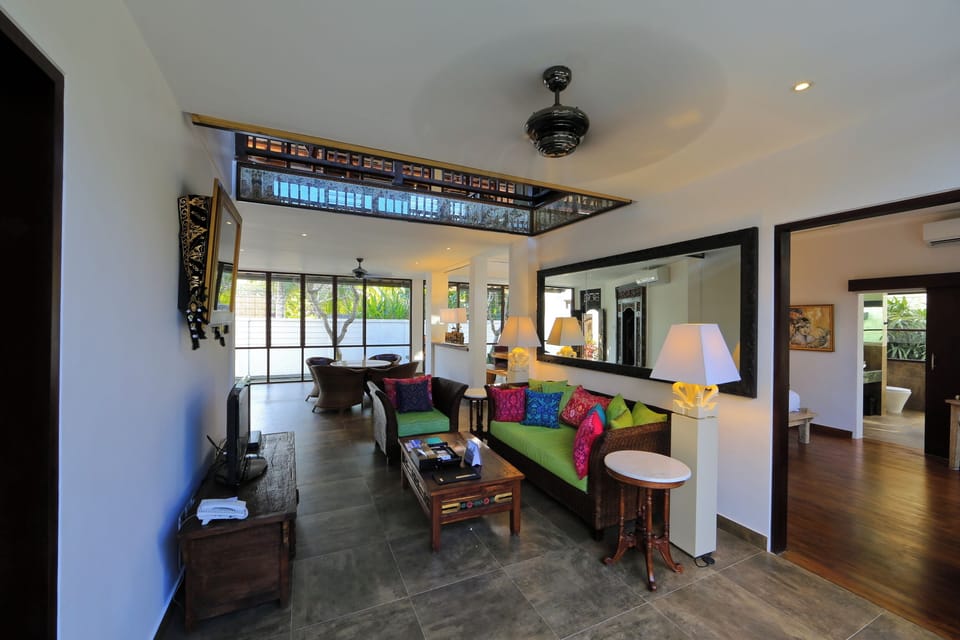 Cinta - Entrance Area