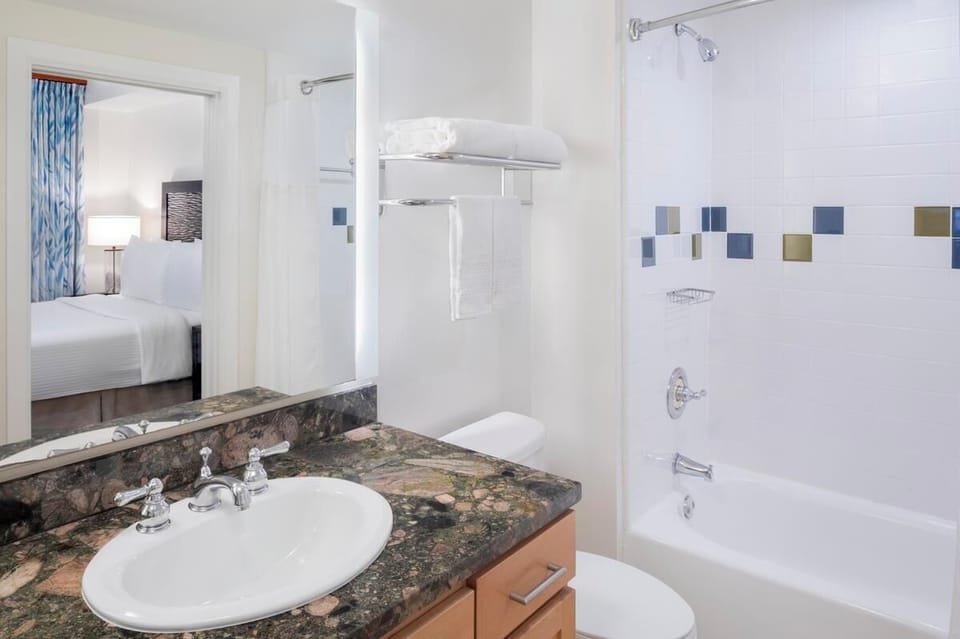 NASHB_3771_Bathroom_V2_011_LR