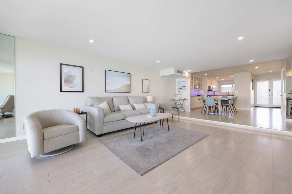Enjoy a seamless flow from the stylish living area to the elevated dining nook and fully-equipped kitchen. Perfect for relaxing and socializing while preparing meals.