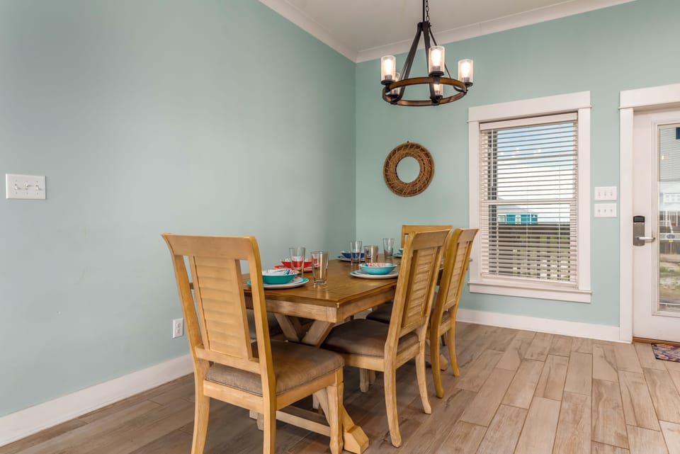 Sea La Vie - Dining Table