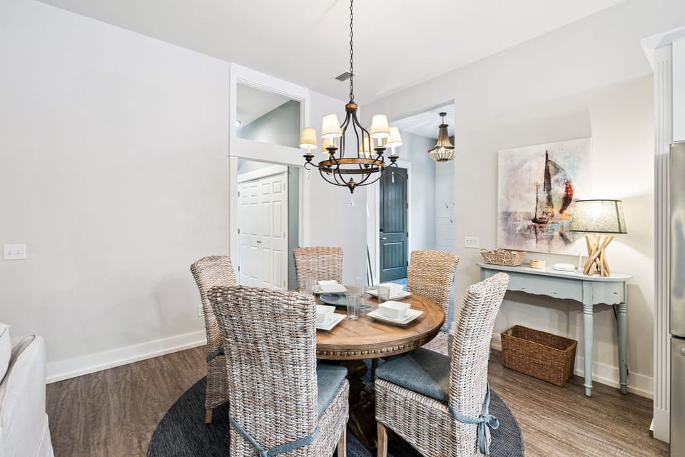 Dining Area with Seating for 5