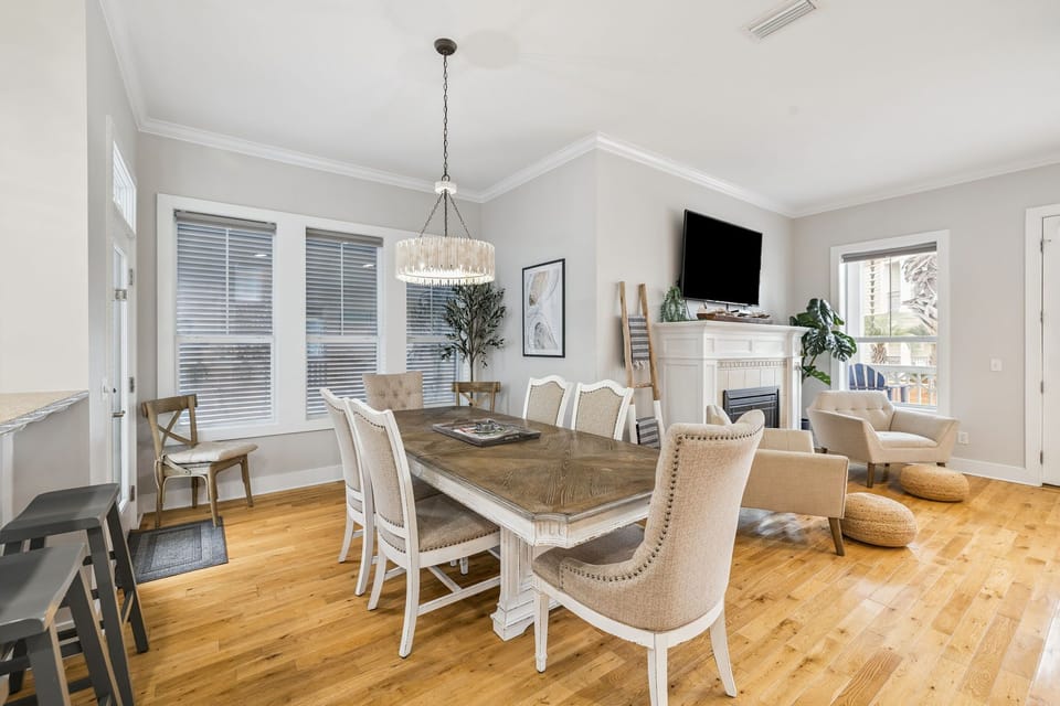 Dining Area with Seating for 6
