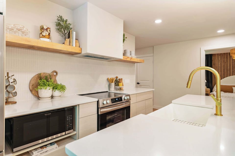 Stylish details meet modern function—everything you need for effortless meals