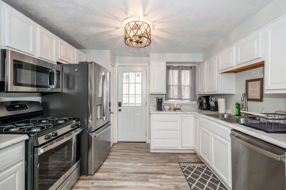 The kitchen is well equipped for an unforgettable getaway​