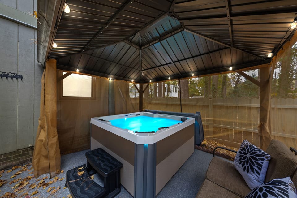 Indoor spa tub