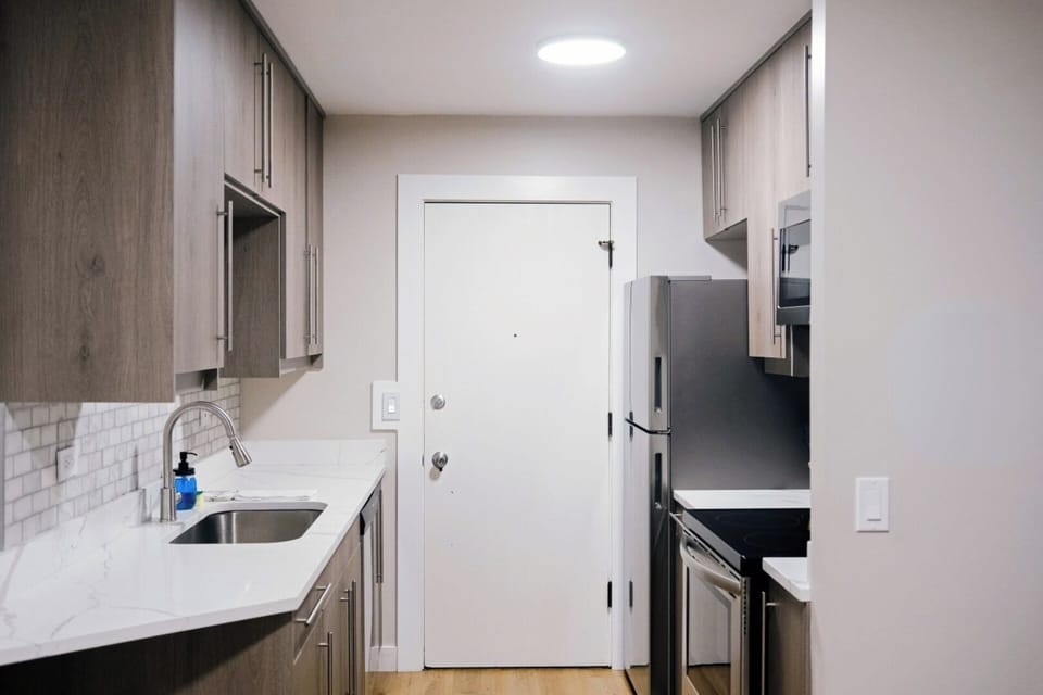 YOUR FULLY-EQUIPPED KITCHEN!