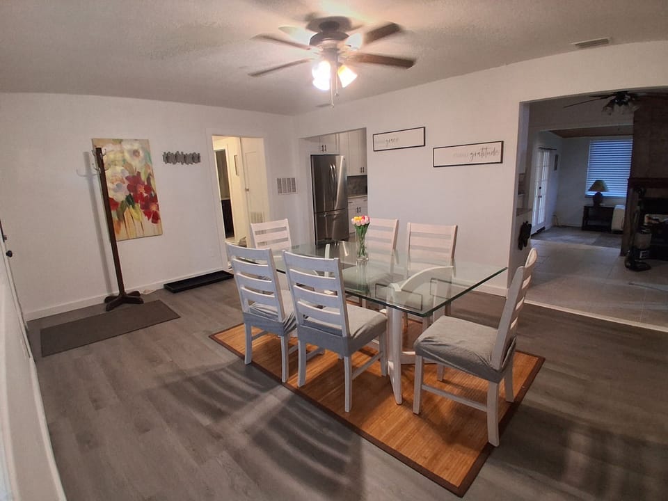 Dining room.