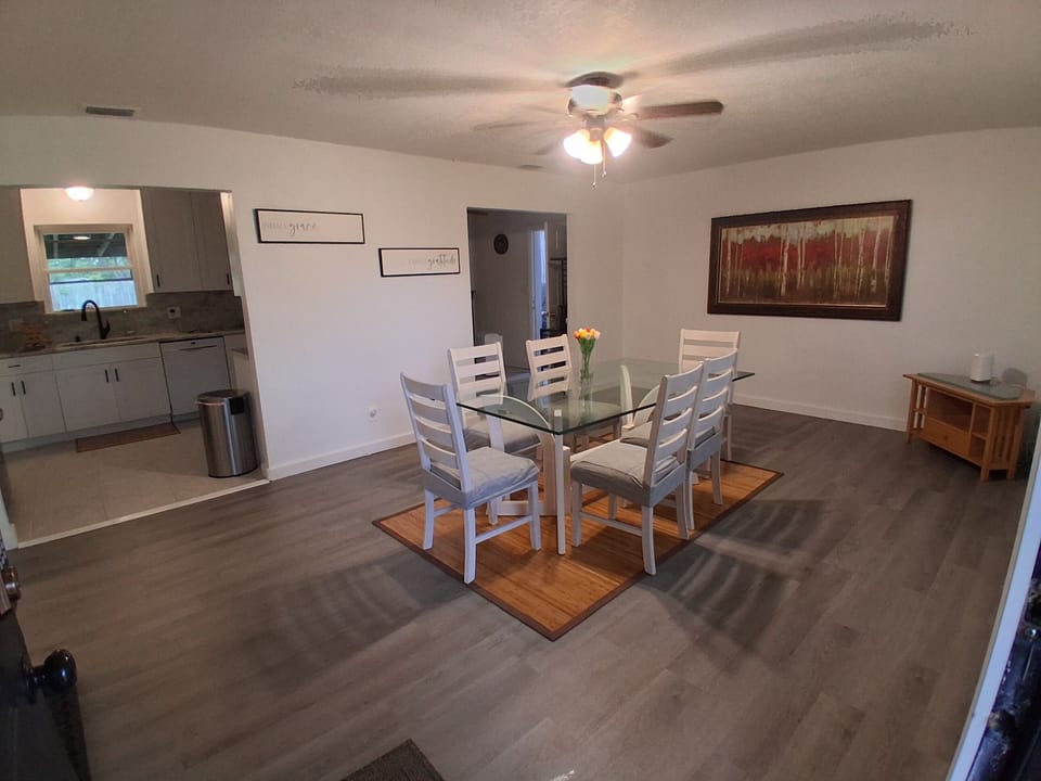 Dining room.