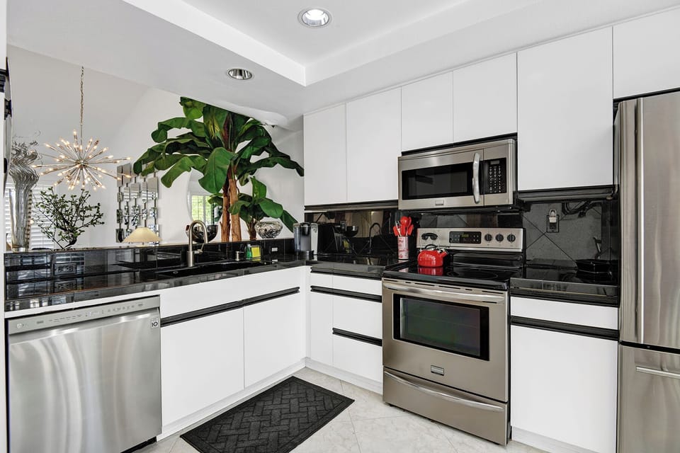KITCHEN TIGHT.jpg mls