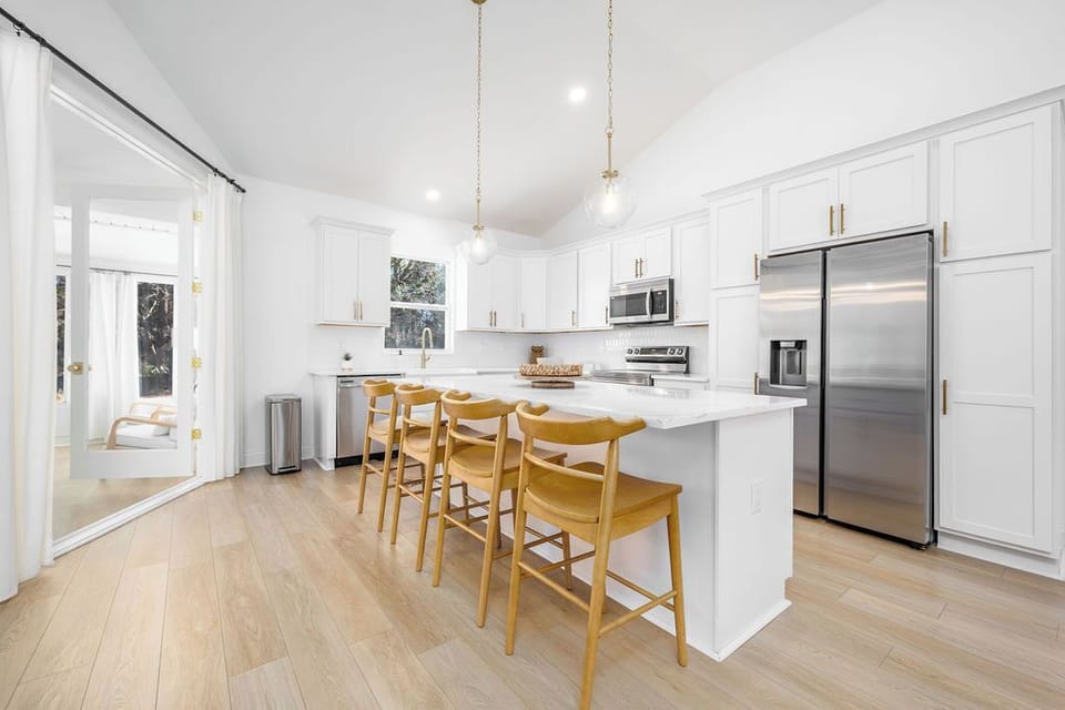 Extra large kitchen island that opens up to the dining and living areas. 4 seats