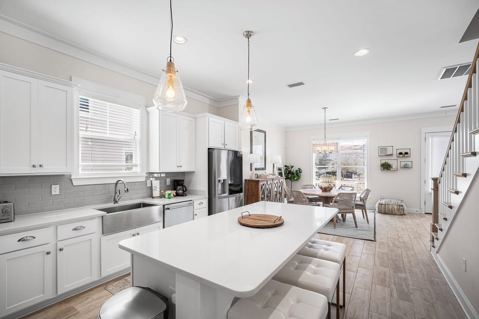 Bright, stylish open kitchen and dining—perfect for relaxed, social stays.

