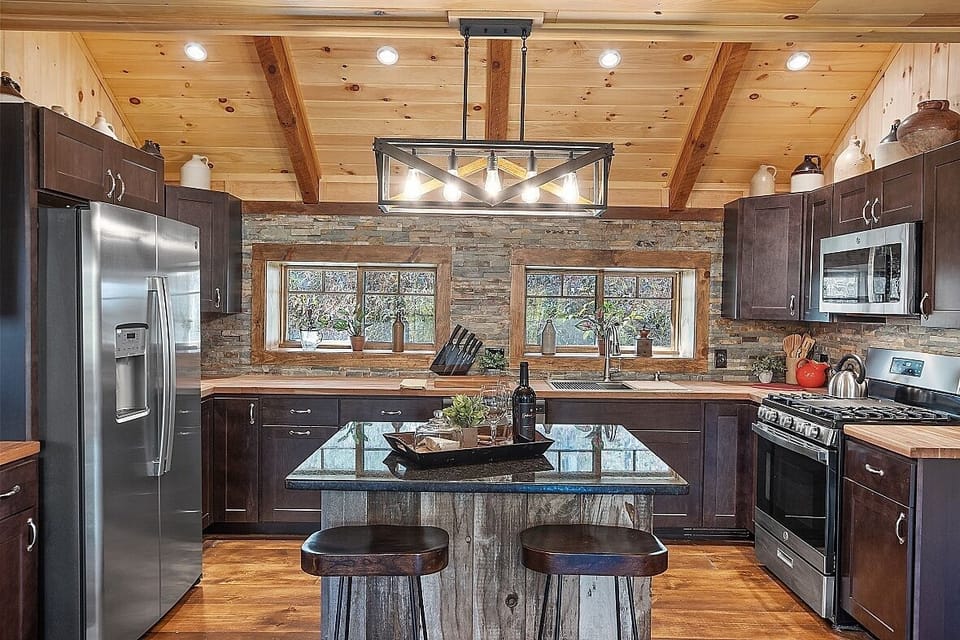 Fully stocked kitchen!

