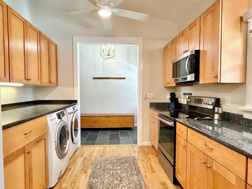 Fully stocked kitchen - all essential cooking/baking items provided.