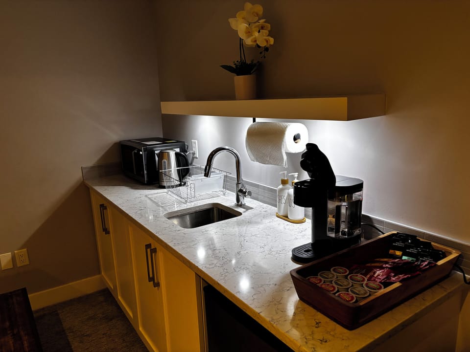Kitchenette in your private unit Raccoon.