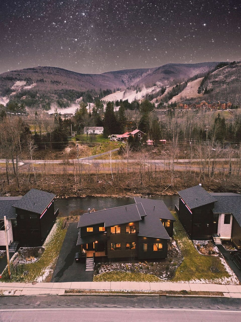 The Hunter Gatherer - a modern luxury mountain home just one minute from Hunter Mountain Resort and steps to Main Street. Spacious and stylish, it’s perfect for large groups and offers a striking exterior with ample parking and an unbeatable location.