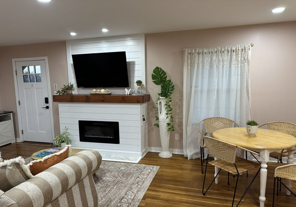 🍽️ Open Concept Living & Dining – Gather Together 🥂