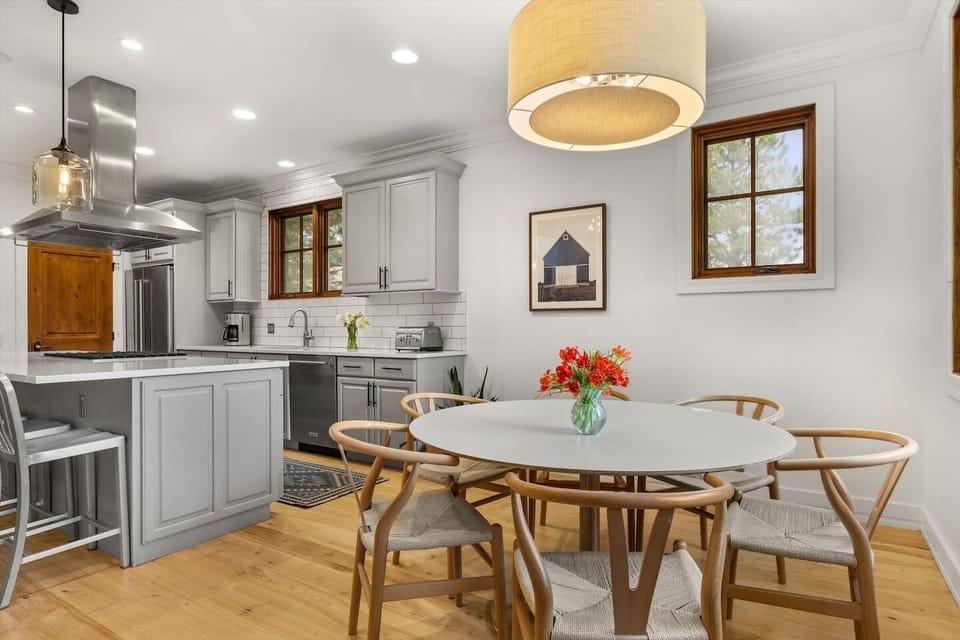 Kitchen with Breakfast Nook