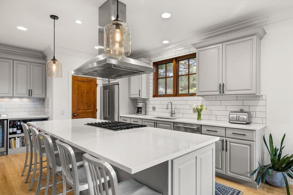Kitchen with Island Seating for 5