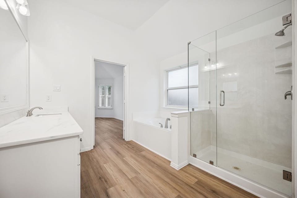 Primary bath with soaking tub 
