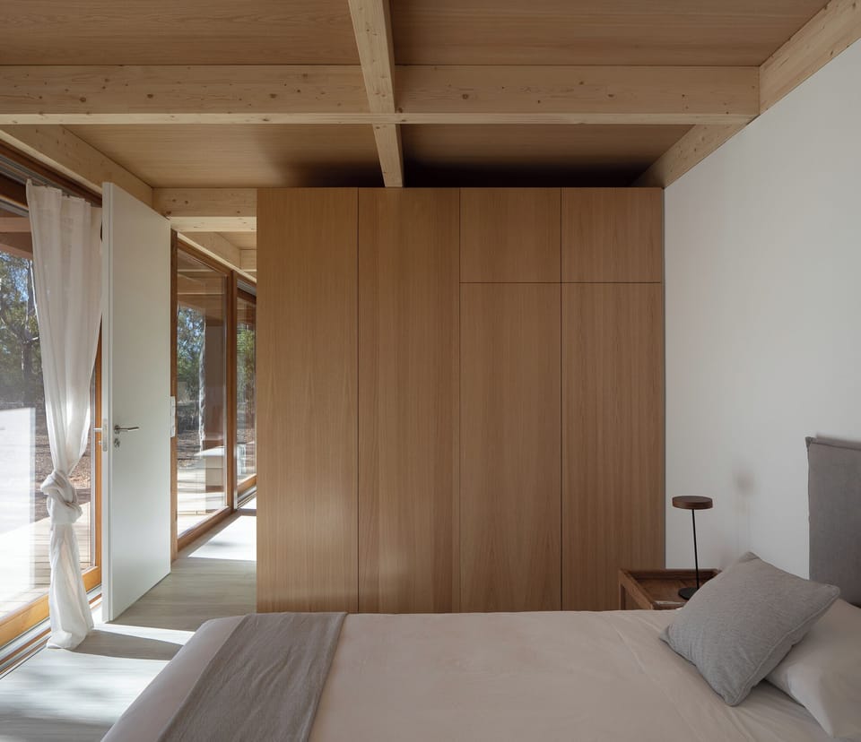[Suite 4]   Can be set as one king size bed or two separate single beds
      