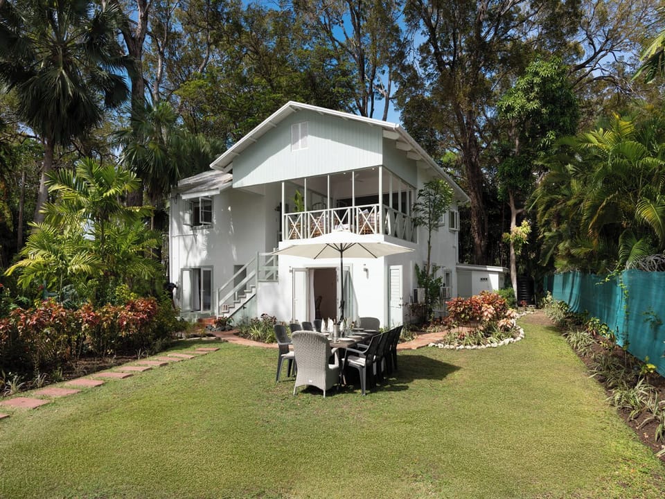 Lovely tropical gardens around the house with al fresco dining