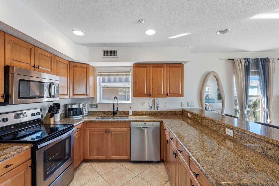 Updated, kitchen with microwave, Keurig, additional coffee maker, crockery, etc.