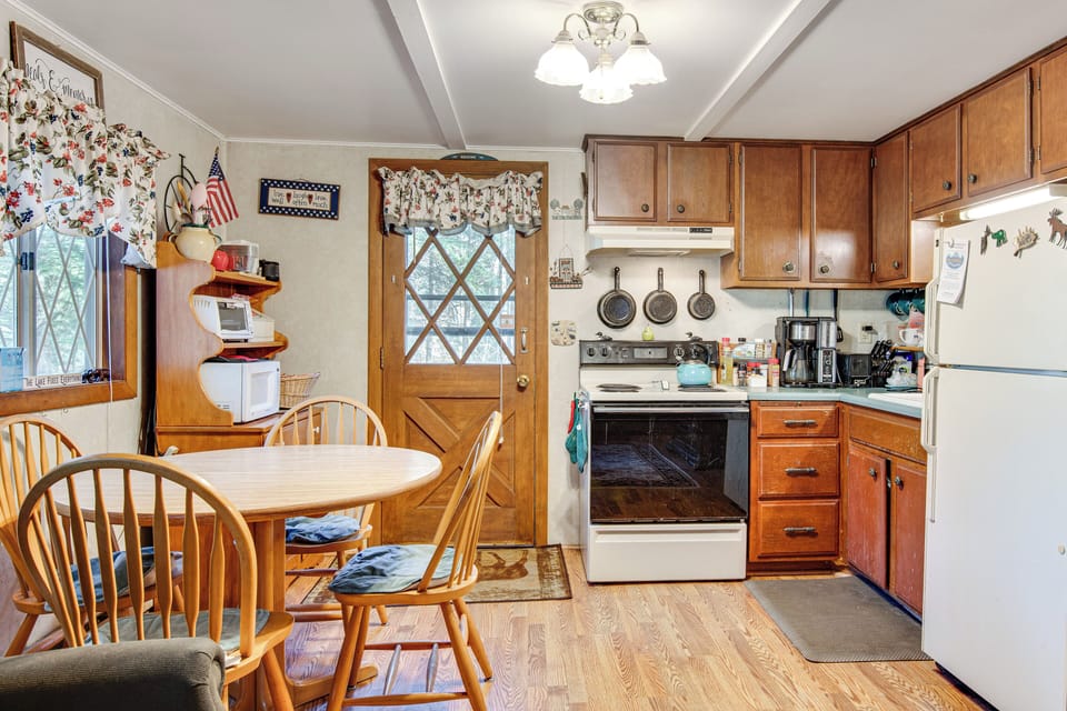 Dining Table | Dishware & Flatware | 1st Floor