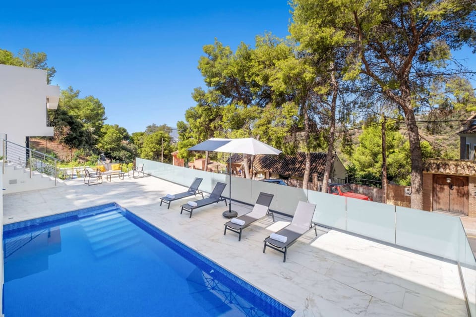 Outside view | Pool