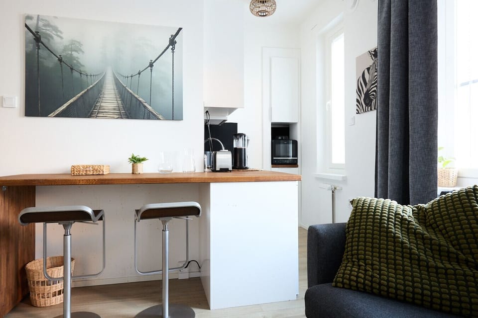 Start your morning at the stylish breakfast bar, perfectly positioned in this bright, open-plan studio. The modern layout ensures a social atmosphere whether you`re dining or relaxing on the sofa.