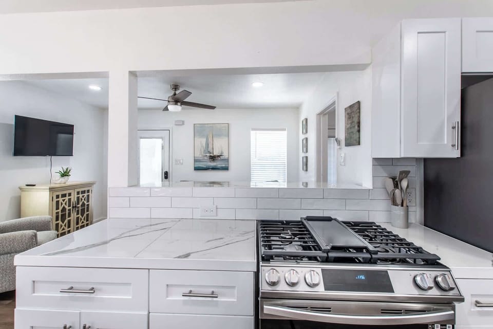 Full Kitchen 