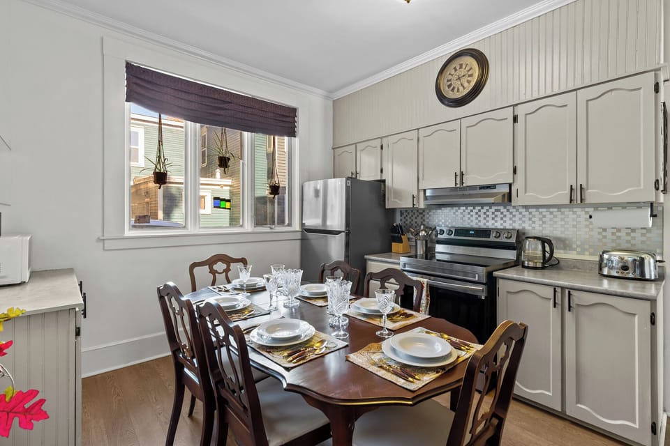 Fully equipped kitchen and dining area perfect for home-cooked meals.