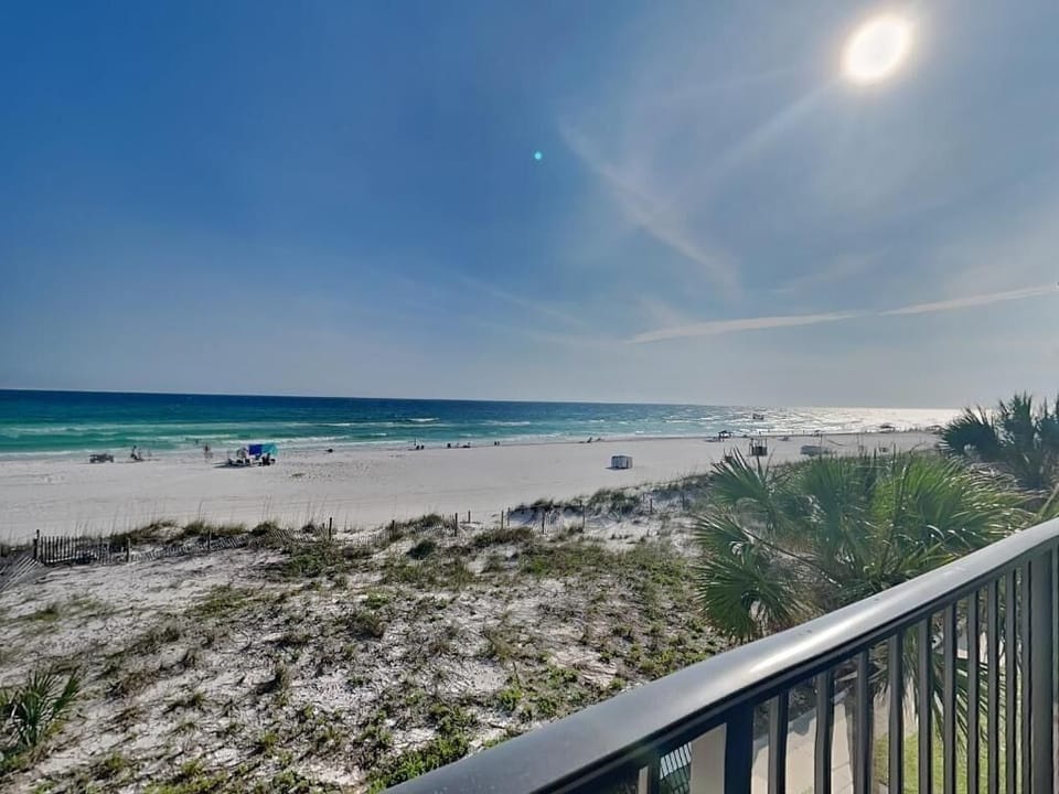 Balcony has breathtaking gulf views