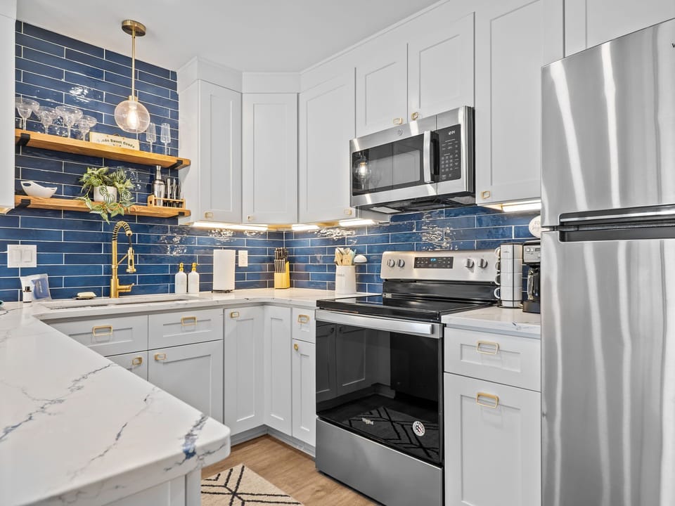 Fully Stocked Kitchen!